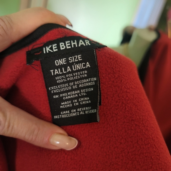 Black and Red " Ike Behar" One size fits all. Reversible Fashion Wrap - Picture 11 of 12